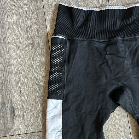 Victoria’s Secret pink workout leggings size L - Picture 3 of 9